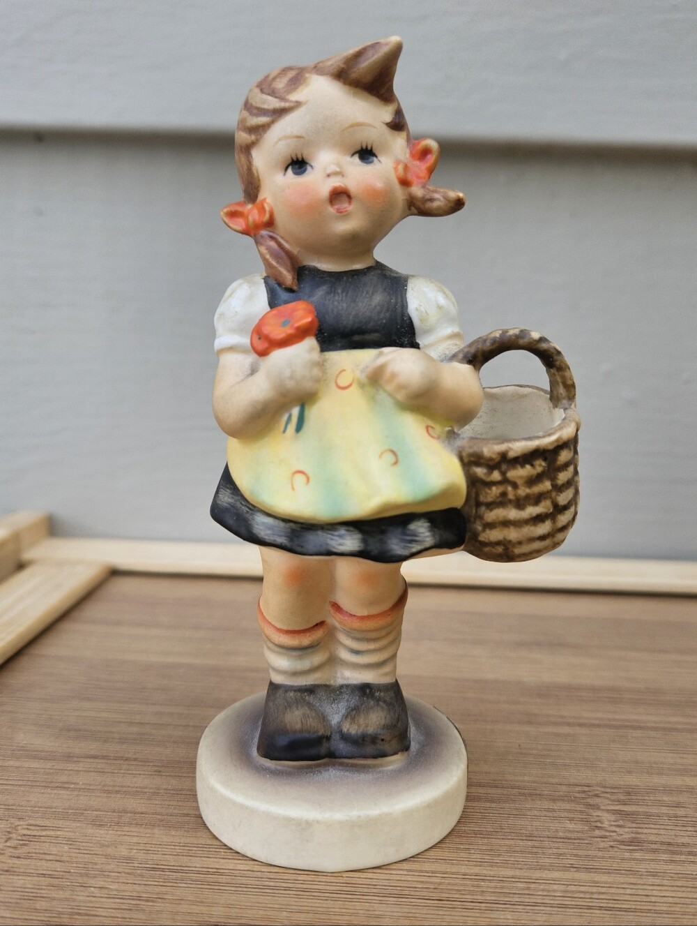 Girl With Basket / Sister Hummel
